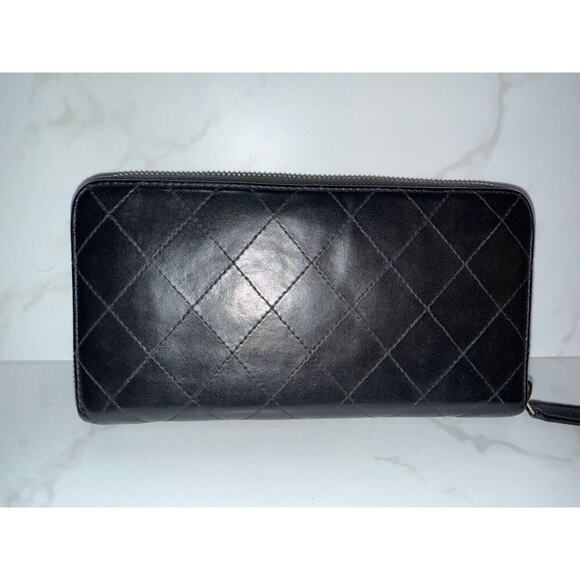 Chanel Black Quilted Leather Zip Around Wallet Gold CC Logo Classic Long Wallet - Picture 3 of 8